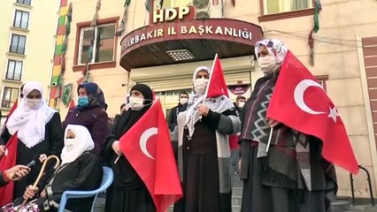 Diyarbakır annelerinin oturma eylemine iki aile daha katıldı