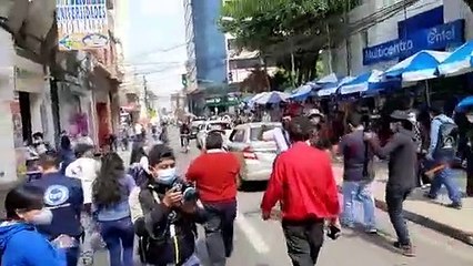 Seguidores de José María Leyes son agredidos en Cochabamba