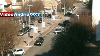 Andria: uomo in bici investito in via Mattia Preti, soccorso dal 118 - foto e video