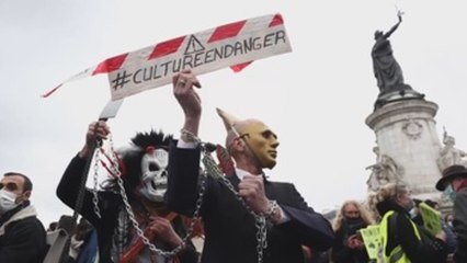 El sector cultural francés reclama en la calle al Gobierno más ayudas