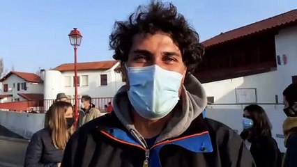 Manifestation des parents d'élèves à l'école de l'Untxin