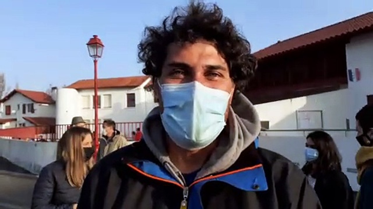 Manifestation des parents d'élèves à l'école de l'Untxin
