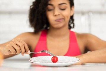 Experts Say a Low-Carb Diet Can Cause These Dangerous Side Effects