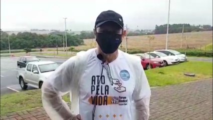 Grupo faz manifestação Aeroporto de Cascavel pedindo pela vacina para todos