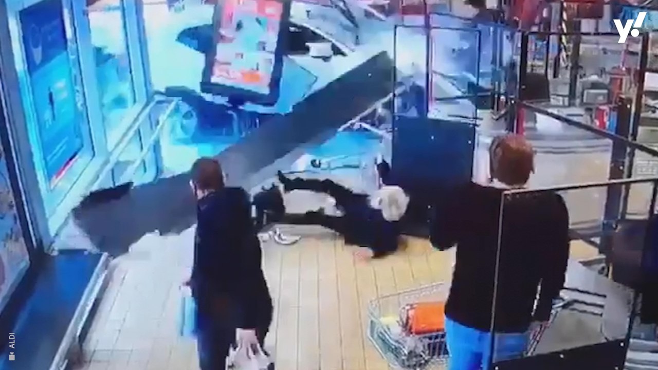 Car crashes into Chelmsford Aldi store