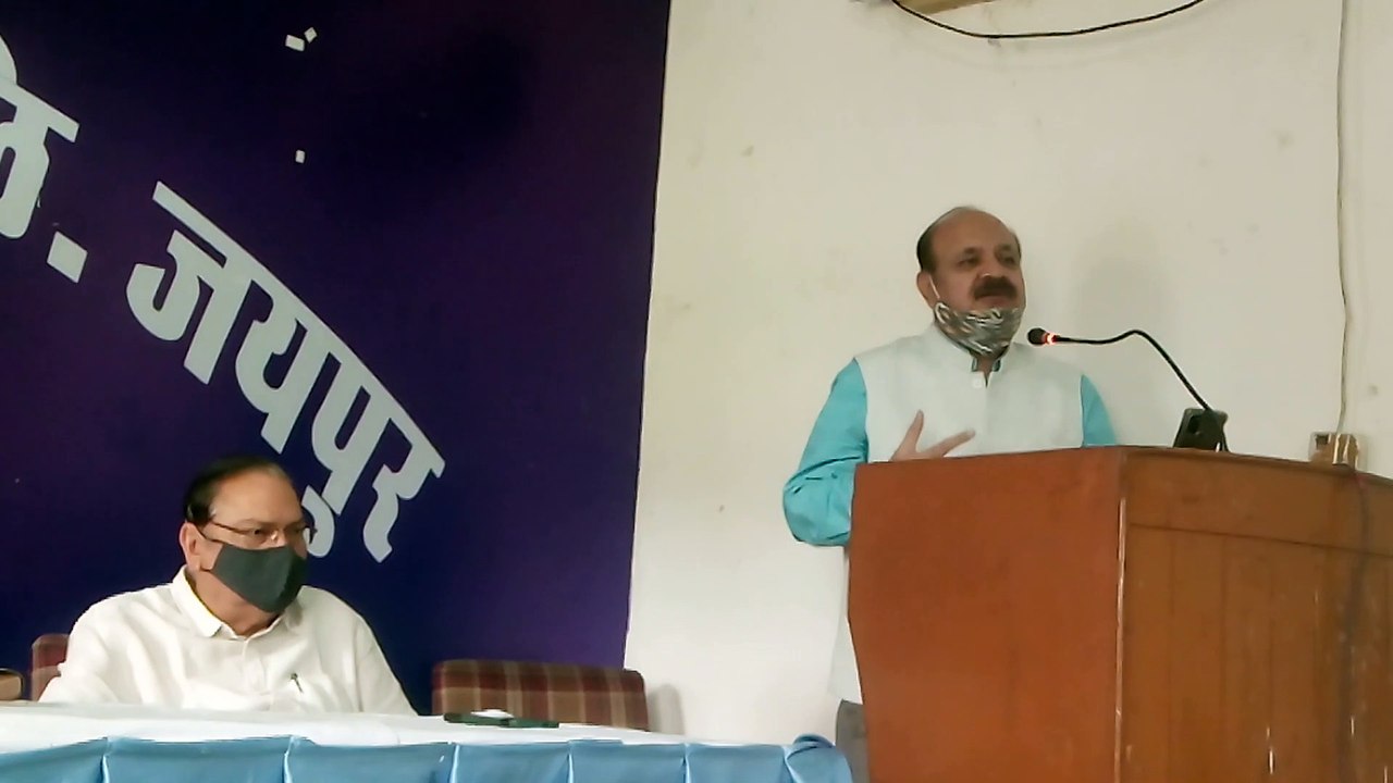 वास्तविकता का स्थान लेती जा रही है आस्था: राजन महान