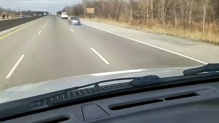 Le pneu de sa voiture se désagrège en pleine autoroute