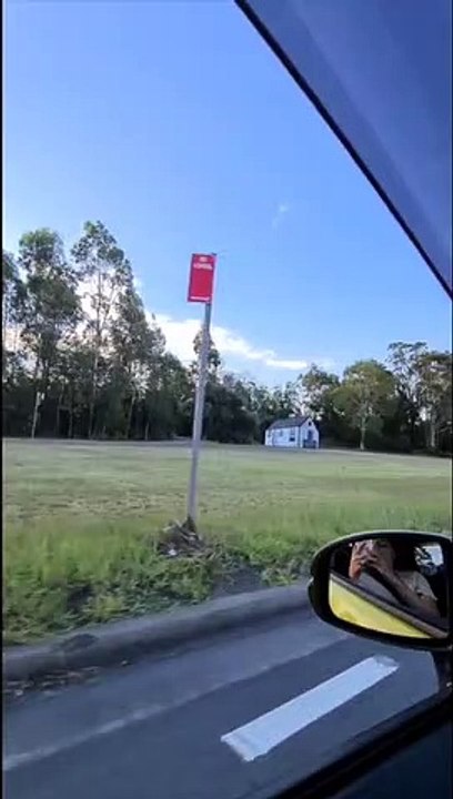 Cette illusion d'optique va vous faire mal à la tête... maison qui tourne