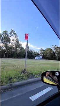 Cette illusion d'optique va vous faire mal à la tête... maison qui tourne