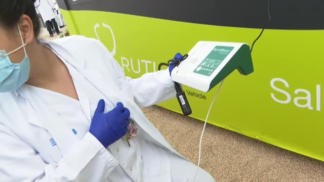 Consultas desde el coche, en el hospital Can Ruti de Badalona