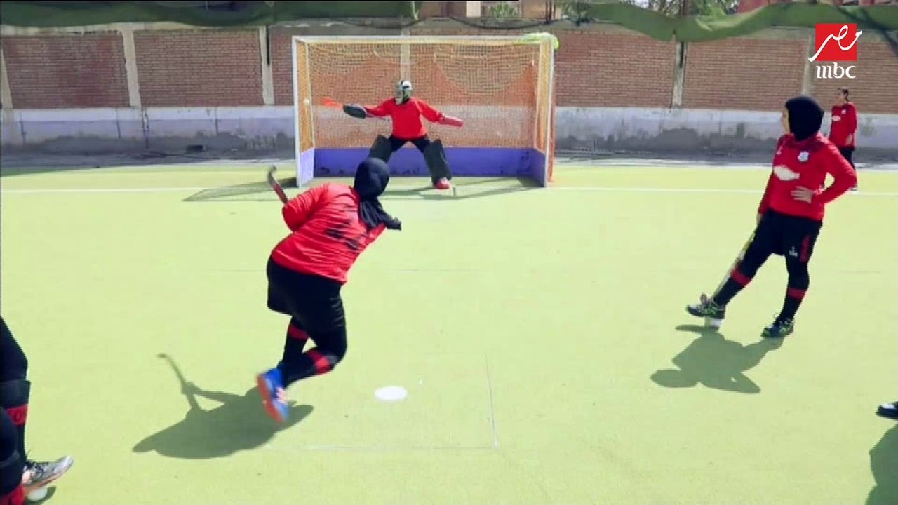 آية درويش لاعبة فريق آنسات هوكي الشرقية: لا نجد أحدا يدعمنا.. والاهتمام دائما بكرة القدم فقط