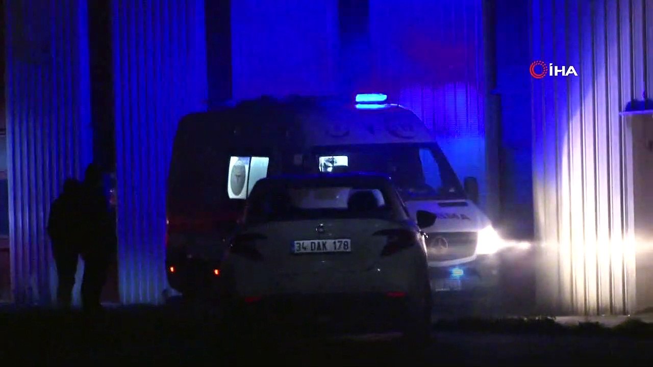 Tuzla'da yangının çıktığı fabrikadan yaralı bir işçi çıkarıldı