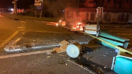 Guadeloupe. le rond point de la Boucan bloqué par des anti masques pour les enfants dès l âge de 6 ans