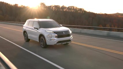 2022 Mitsubishi Outlander Driving Video