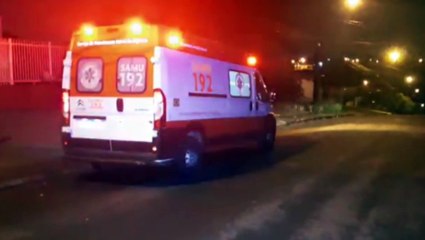 Equipe do Samu socorre mulher no bairro Faculdade