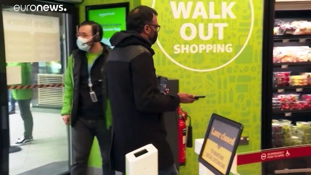 Découvrez l'épicerie ouverte à Londres par le géant de la vente en ligne Amazon, qui permet de faire ses courses sans passer en caisse