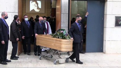 El último y emotivo adiós de familiares y amigos a Álex Casademunt