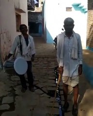 मोहल्लेवासियों को कोरोना टीकाकरण का बुलावा, वीडियो वायरल