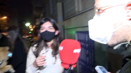 Lucía Rivera huye corriendo al ser pillada sin mascarilla por la calle con sus amigos