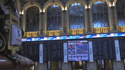 El Ibex 35 incrementa las caídas tras la apertura y pierde los 8.300