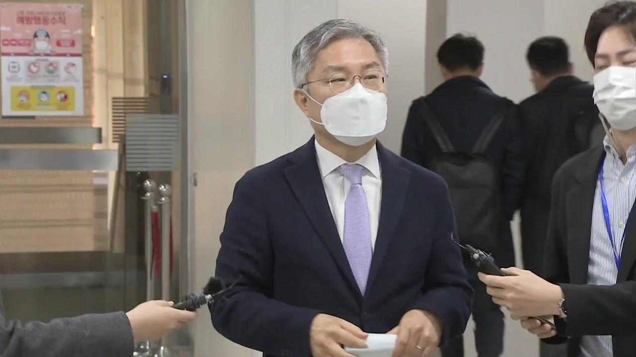 '선거법 위반' 최강욱, 혐의 전면 부인..."윤석열, 선택적 수사·기소 지시" / YTN
