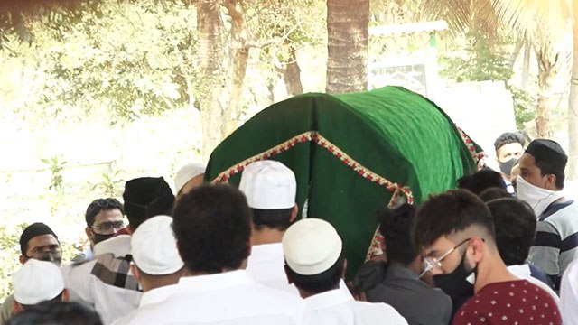Gauahar Khan Father Funeral FULL VIDEO | गौहर खान के पिता की अंतिम विदाई | Boldsky