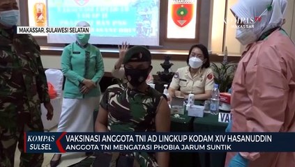 Anggota TNI Mengatasi Phobia Jarum Suntik Saat Di Vaksin