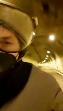 Trafikte mahsur kalan İbrahimovic, tanımadığı birinin motoruna bindi