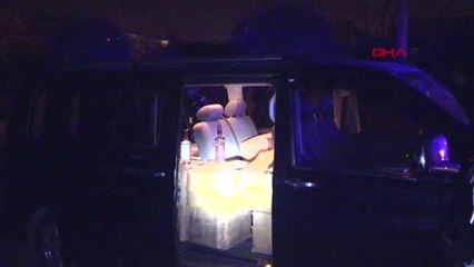 DÜZCE Kısıtlamada, park halindeki minibüste sahte içki ve uyuşturucu hapla yakalandılar