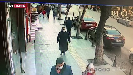 Kaldırımda yürüyen çocuğun üstüne beton parçası düştü