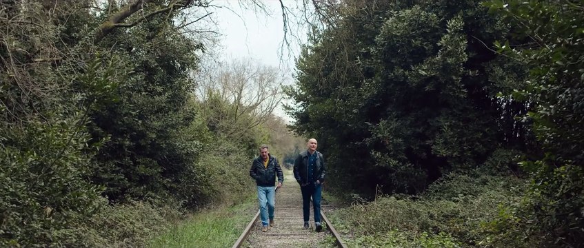 Gaëtan Roussel - Je me jette à ton cou (Clip Officiel)