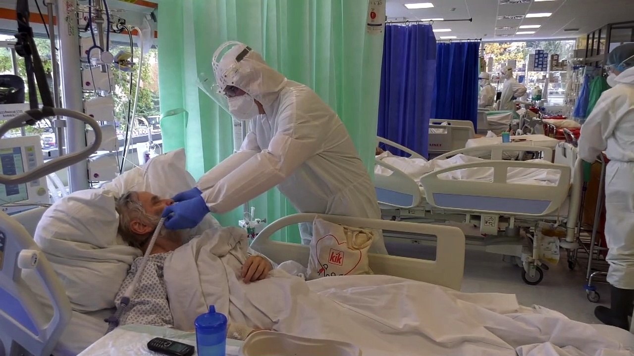 Νέα μέτρα στην Τσεχία - Αρχίζουν υποχρεωτικά τε...