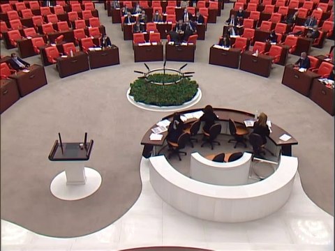 AKP Genel Başkanı kapanan falan yok dese de Ticaret Bakanlığı'na göre 2020 yılında Aydın’da 2543 Esnaf, 915 ticari işletme kepenk kapatmış. AKP iktidarı lüks ve şatafat içinde yaşarken vatandaşı yoksulluğa mahkum ediyor. Bu düzen böyle gitmez ama siz il