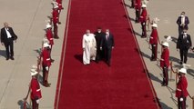 Katoliklerin ruhani lideri Papa Franciscus Irak'ta sevgi gösterisi