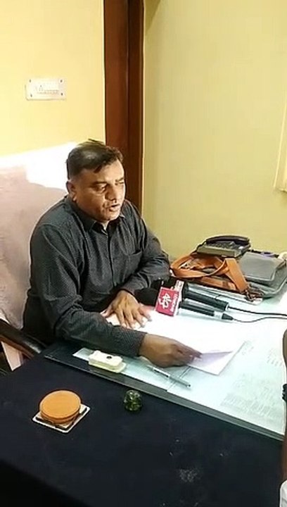 श्रमिकों की मजदूरी के बदले दस हजार रुपए रिश्वत...