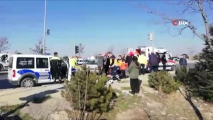 Otomobiller kavşakta çarpıştı: 4 yaralı