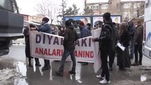 Son dakika... Terör mağduru aileler, HDP İl Başkanlığı önünde eylem yaptı