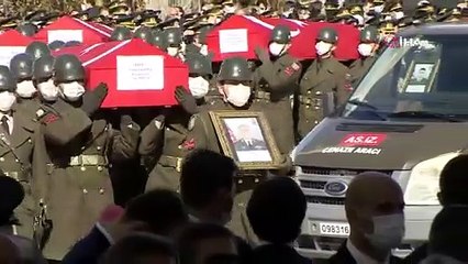 Helikopter kazasında şehit olan 11 asker Ankara'da son yolculuğuna uğurlandı