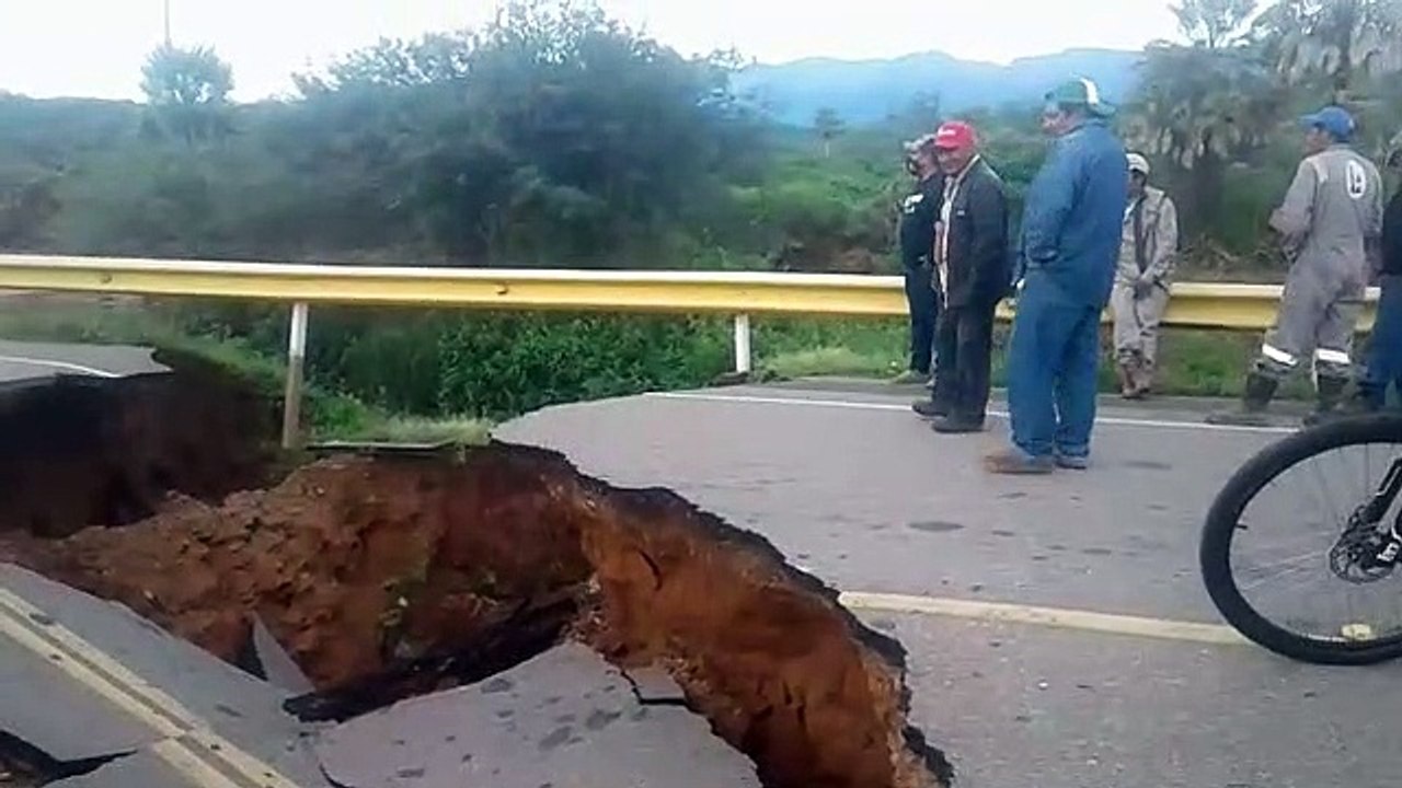 La ruta Yacuiba - Villa Montes fue cerrada tras el hundimiento de la capa asfáltica