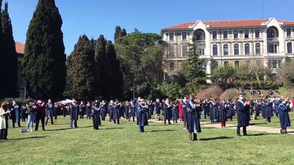 Boğaziçi akademisyenleri: Rektörlük binasının kapısına, YÖK Disiplin Yönetmeliğine ait maddelerin yer aldığı bir yazı asılarak, öğrencilere gözdağı verildi