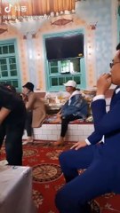 Çin’den rezillik üstüne rezillik! Camileri meyhaneye çevirdiler