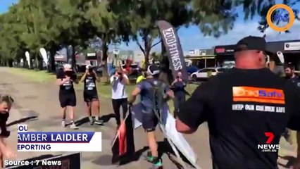 Il court un marathon en moins de 17 heures en tirant un camion de 1,6 tonne