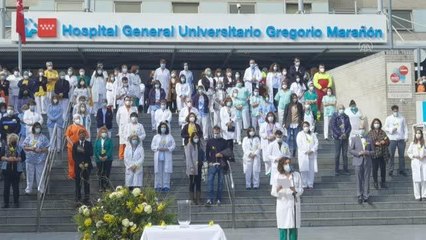 Kovid-19'dan hayatlarını kaybedenler anısına tören