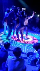 शादी की बंदोली में पिस्तौल लहराकर डांस, फायर का अंदेशा