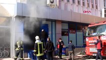Son dakika haberleri... BURDUR Bucak'ta AVM yangınında, 3 mağaza çalışanı dumandan etkilendi