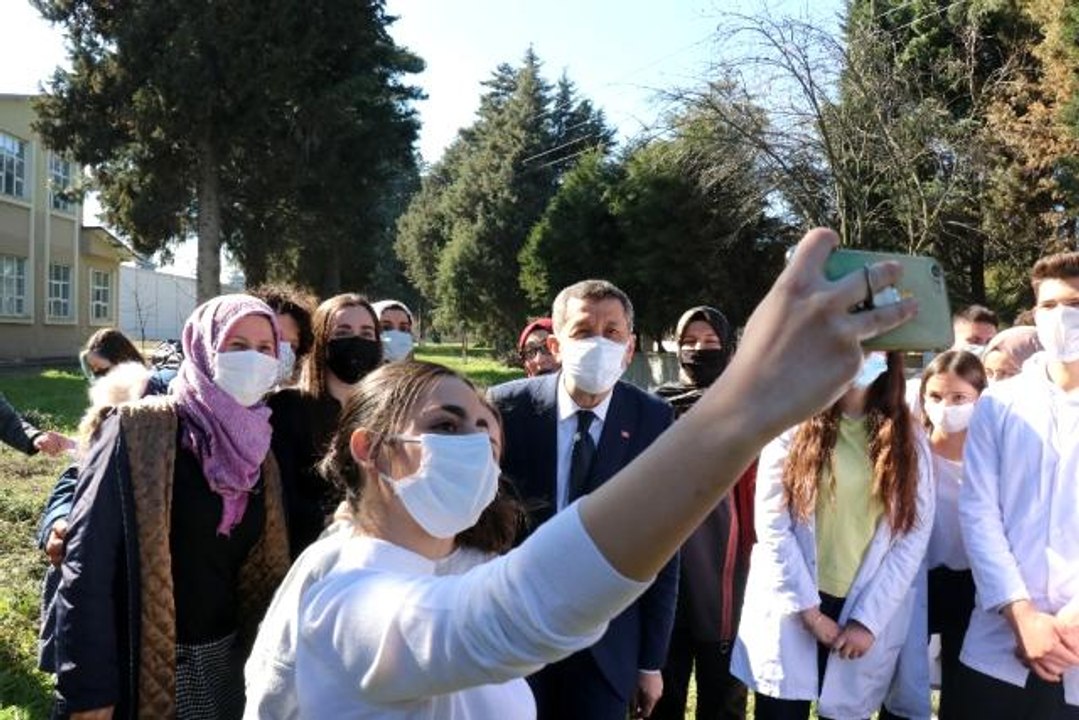 Bakan Selçuk, ziyaretleri sonrasında Sakarya'dan ayrıldı