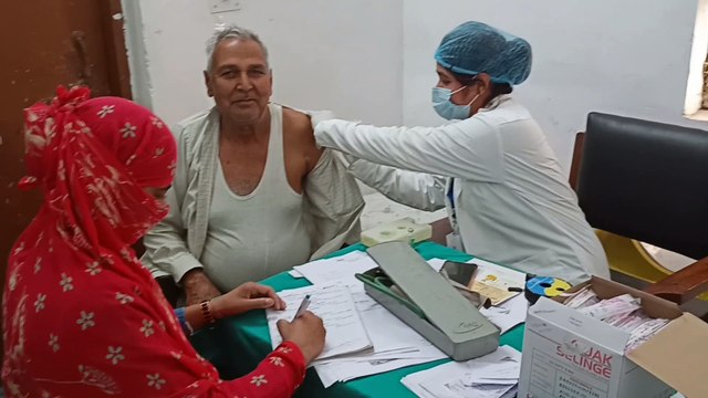 जिलेभर में 5303 वृद्धों और बीमारों का टीकाकरण