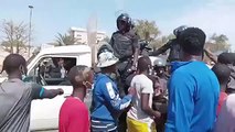 Sénégal : Policiers et manifestants se saluent chaleureusement en pleine manifestation (vidéo)