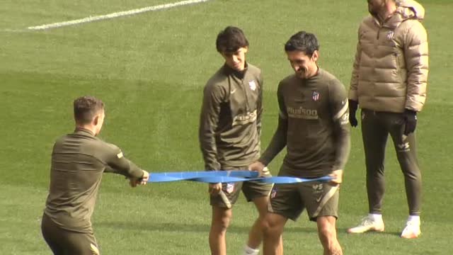El Atleti se entrena con la mente puesta en el derbi del domingo