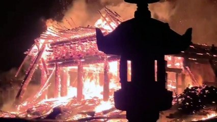 전북 내장사 대웅전 방화로 잿더미 / YTN